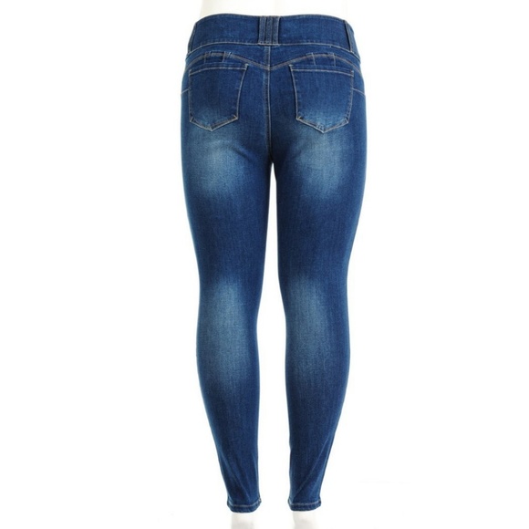 Plus Size Crop Distressed Denim - Picture 3 of 3